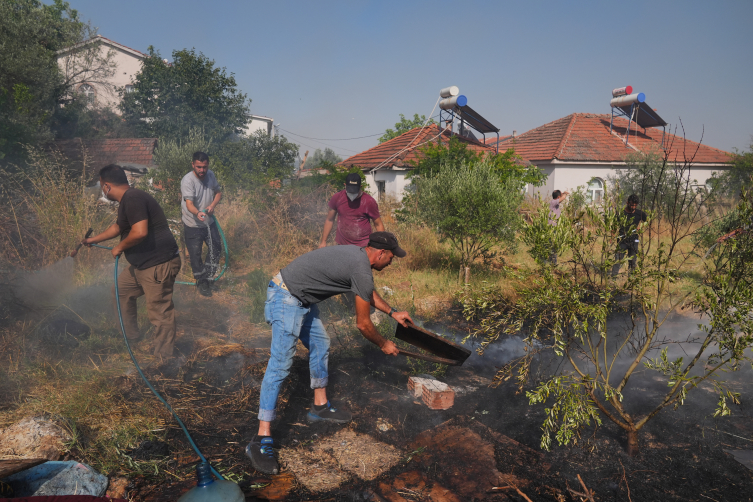 3 ildeki yangınlara müdahale ediyoruz